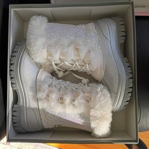 London Fog Sparkly Silver and White Girls Boots